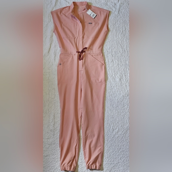 NWT Women's Figs Pink Sand Rafaela Cargo Scrub Jumpsuit Size Small - Picture 1 of 9